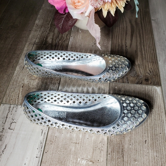 NWT Kenneth Cole Reaction Silver Metallic Sparkle Lattice Ballet Flats Women's - Picture 7 of 15